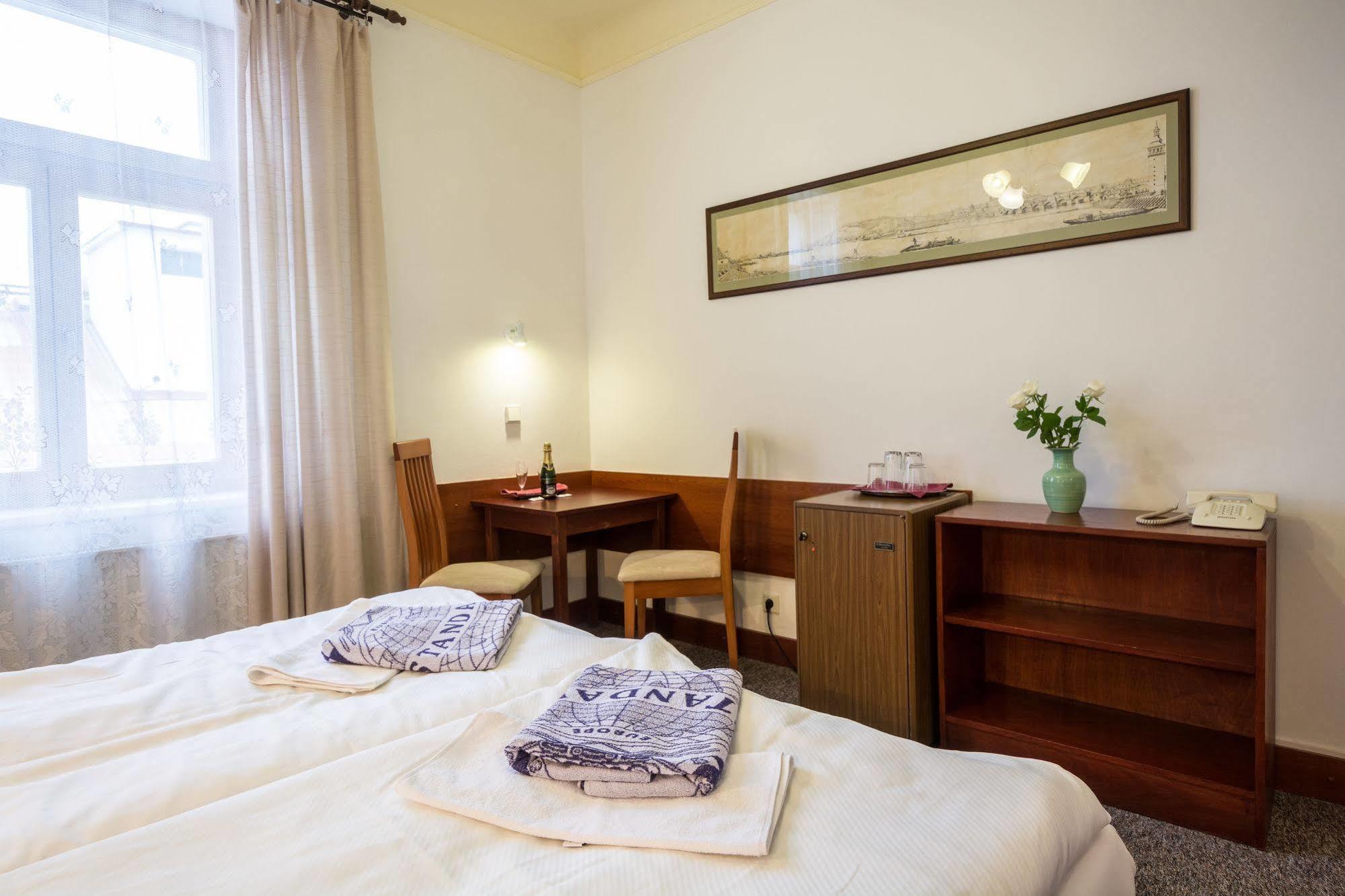 Hotel & Residence Royal Standard Прага Экстерьер фото