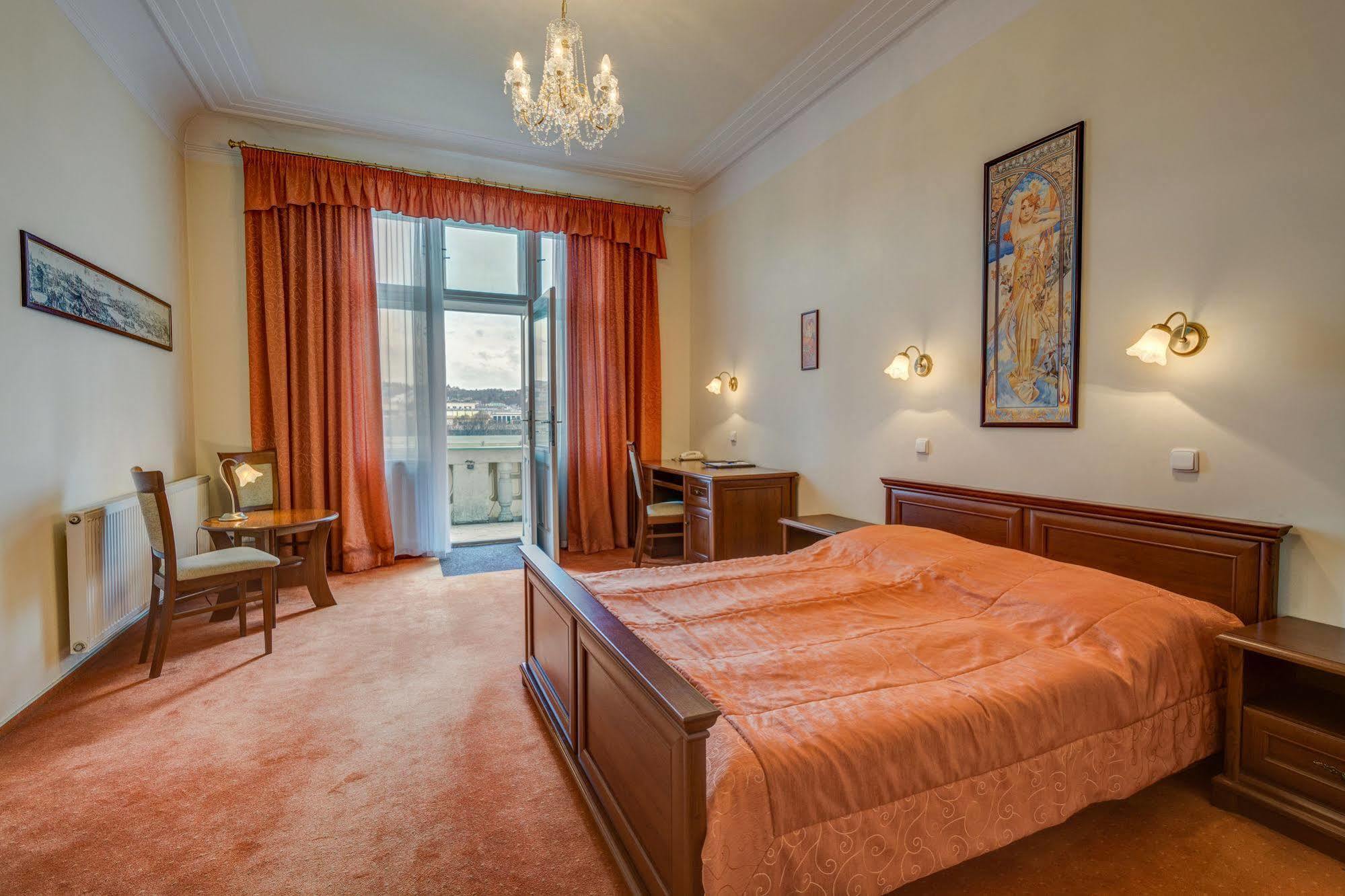Hotel & Residence Royal Standard Прага Экстерьер фото