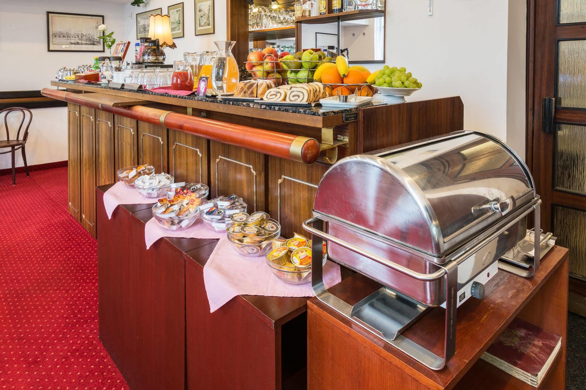 Hotel & Residence Royal Standard Прага Экстерьер фото