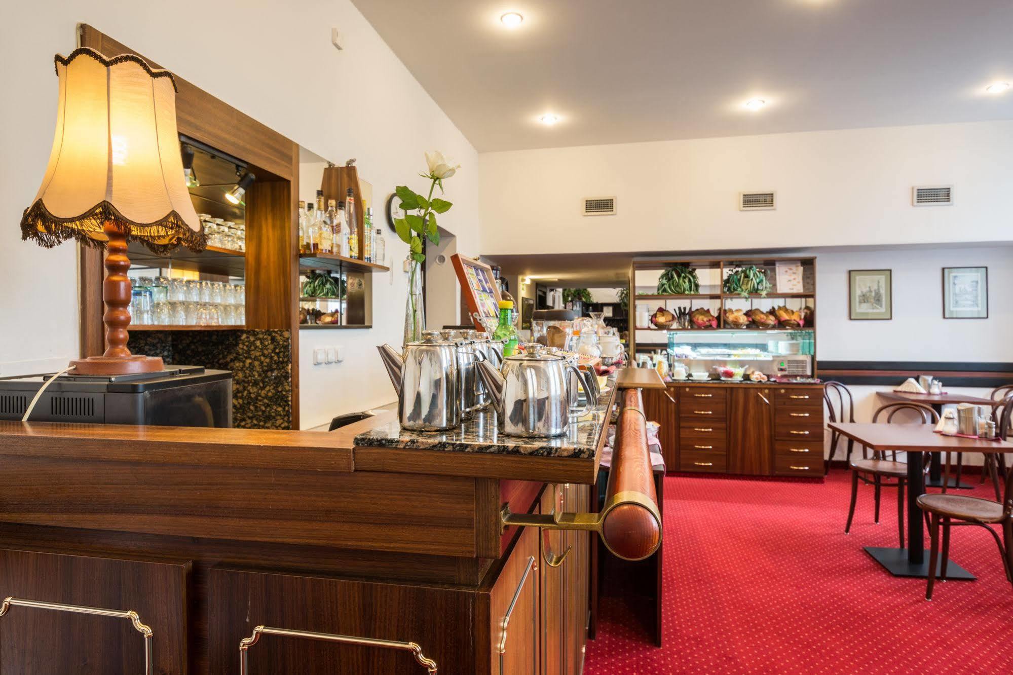 Hotel & Residence Royal Standard Прага Экстерьер фото